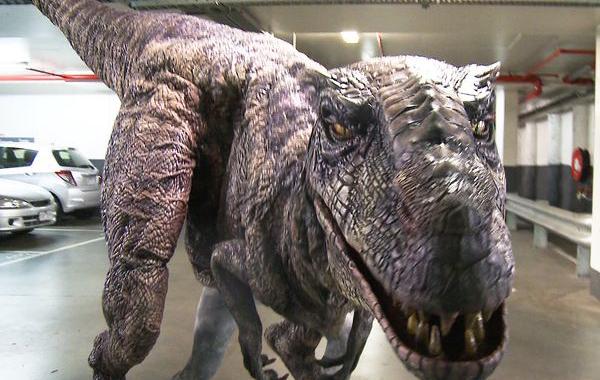 динозавр на парковке, розыгрыш динозавр на парковке, Hamish & Andy