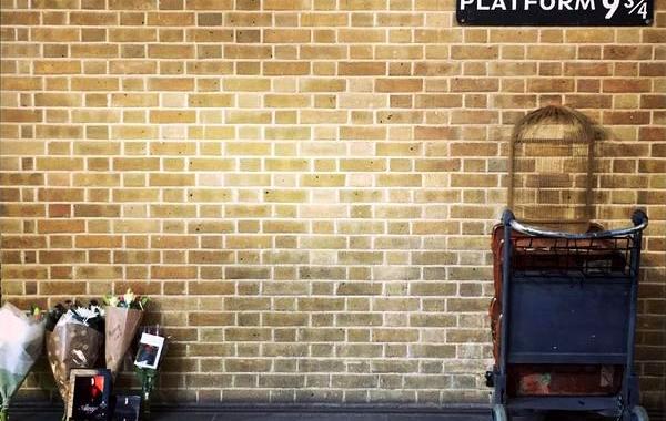 мемориал Алану Рикману, мемориал на платформе 9 3/4, мемориал Алану Рикману поклонники Гарри Поттера