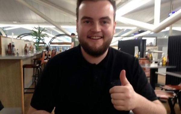 друзья взяли случайного с тем же именем, друзья взяли в поездку парня с именем их друга, Джо Мак-Грат, Joe McGrath