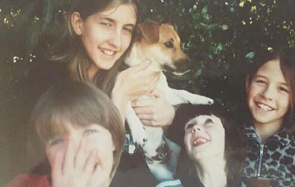 воссоздали фото с собакой, воссоздали фото с собакой 16 лет назад