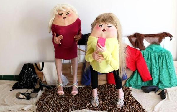 Secret Friends, AnaHell, моделей попросили нагнуться, модели нагнулись