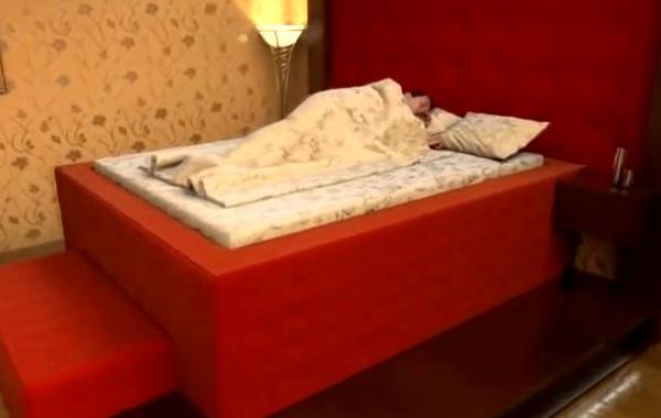 кровать против землетрясения, кровать кто боится умереть от землетрясения, кровать защитит от землетрясения