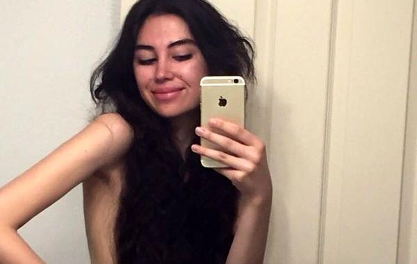 фолосы вместо футболки, Сара Бейджи, Sara Beygi, Madame Kush, девушка с длинными волосами