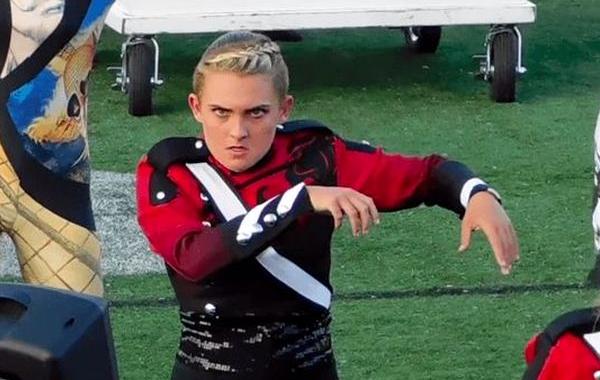 пианистка с безумным взглядом, пианистка вселился демона, пианистка одержимая бесами