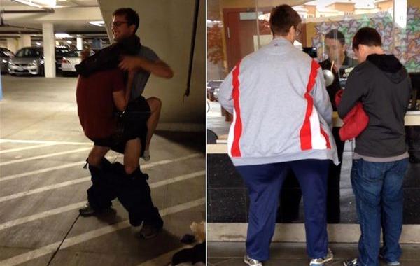 друзья прошли в кинотеатр в костюме одного человека, друзья прошли в кинотеатр одетые как один человек