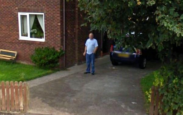 Google Street View мужчина курит, Донни Райдинг, Donny Riding, Google Street View сняла как мужчина курит