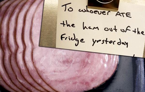 записка на двери холодильника, украл ветчину из холодильника офиса, записка вору еды
