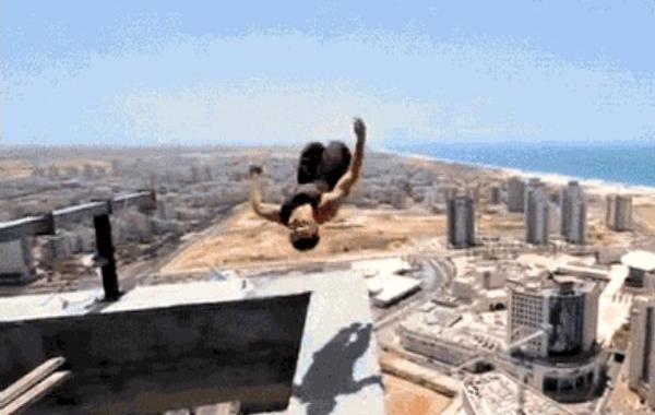 тревожные гифки, гифки опасность, гифки накал страстей