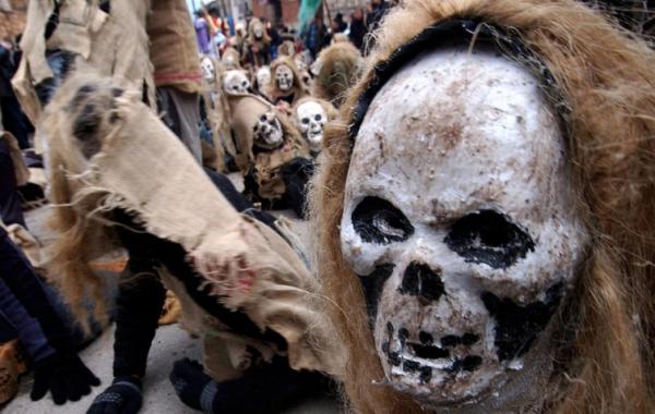 Ежегодный языческий карнавал в селе Вевчани