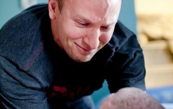 фотографии отцов, увидевших своих детей в первый раз