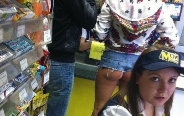 Горе-модники на улицах города, фрики