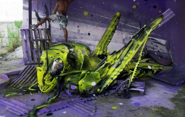 Потрясающий стрит-арт в виде животных, сделанных целиком из мусора