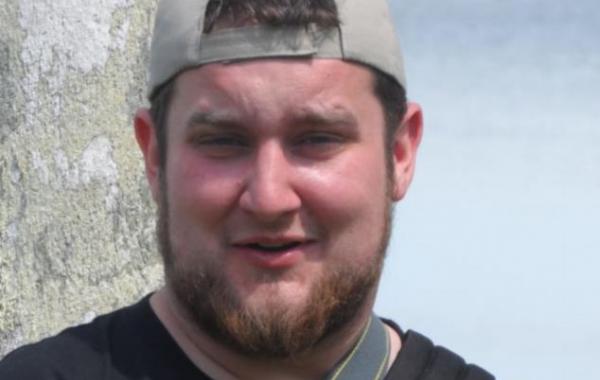 Парень похудел на 32 кг, соревнуясь в потере веса с отцом