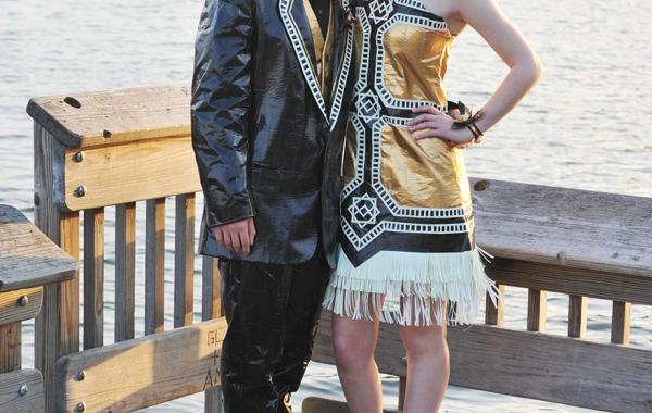 Платья и костюмы для выпускного вечера, сделанные из скотча