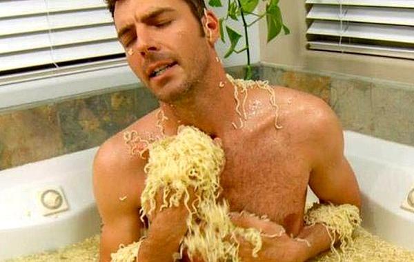 лапшичные ванны, ванны рамен, японцы купаются в лапше, ванны лапша, свиной бульон ванны