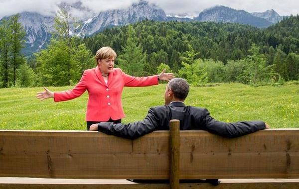 Барак Обама и Ангела Меркель на съезде большой семерки, Барак Обама и Ангела Меркель G7, мемы на фото Барак Обама и Ангела Меркель