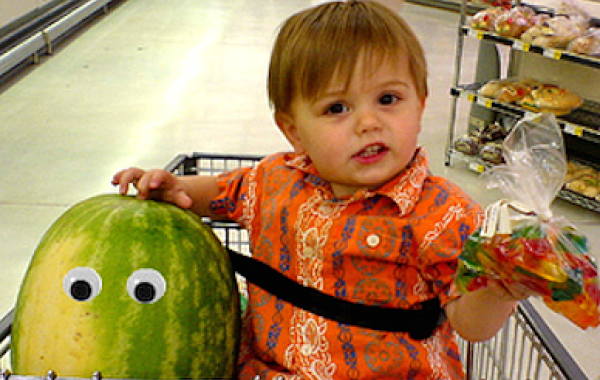 чем занять ребёнка в магазине, как отвлечь ребёнка в магазине