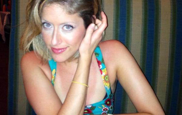 Carly Paige копирует знаменитостей 