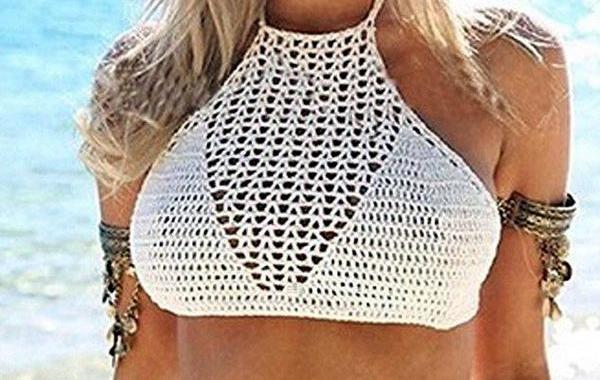 кошка в топе, кошка в лифчике, женщина сфотографировала кошек в топе, маленький размер топа кошка