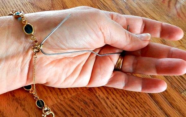 бытовые хитрости, как застегнуть браслет, как облегчить жизнь