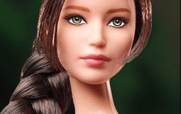 превратил Барби в Китнисс Эвердин, превратил Барби в Дженнифер Лоуренс, Ноэль Круз, Noel Cruz