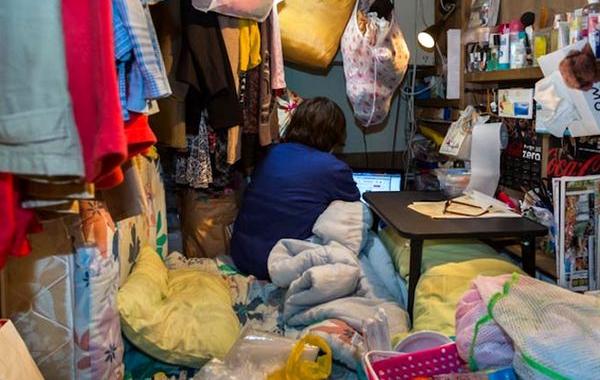 отели из фанеры в Токио, крошечные отели в Токио, жизнь внутри маленьких отелей Япония, японские маленькие отели