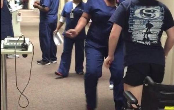 неходячая пациентка, внезапно встала на ноги