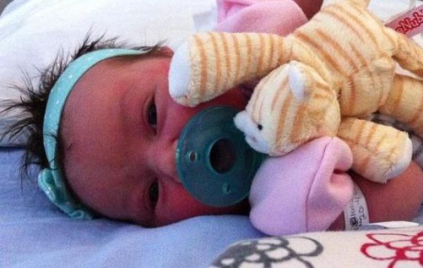 Родители смогли вернуть свою украденную новорожденную дочь благодаря Facebook