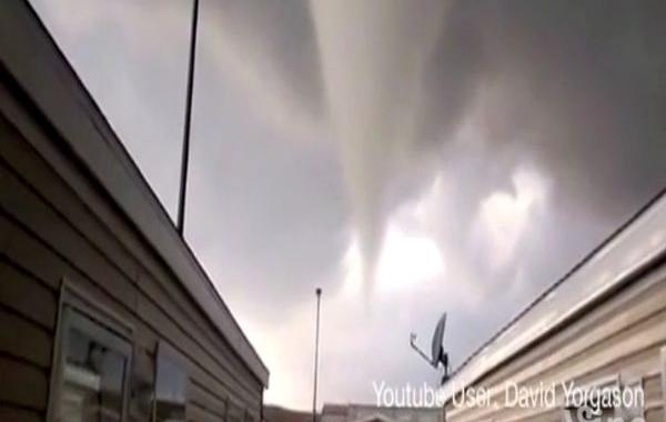 торнадо северная Дакота, нефтяники сняли торнадо, съемка торнадо, торнадо начало