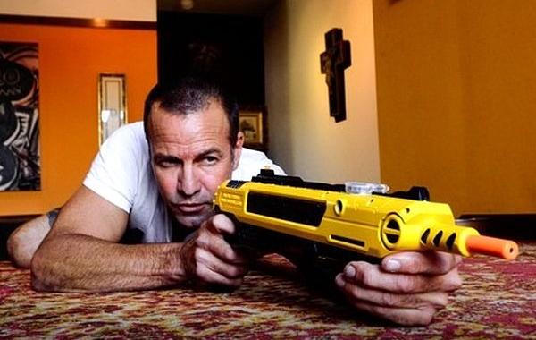 солевое ружье, Bug-a-Salt, ружье стреляющее солью в мух, стреляет солью в мух