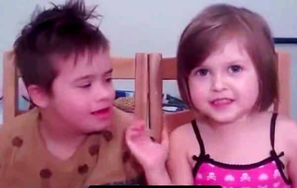 мальчик с синдромом Дауна, девочка говорит как нужно относиться к людям с синдромом Дауна