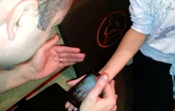 Смешной розыгрыш, розыгрыш телефон таракан,