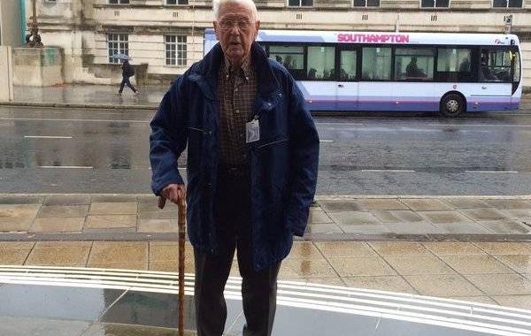 BBC Radio Solent спасла от одиночества, радиостанция спасла от одиночества, радиостанция помогла найти новых друзей, история мужчина рассказал на радиостанции