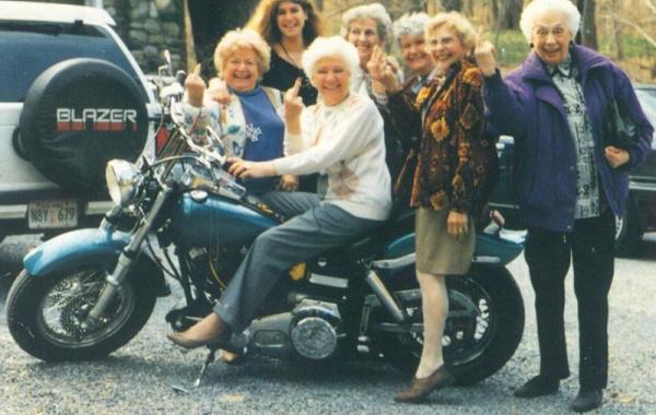 Бодрые старички идут в отрыв