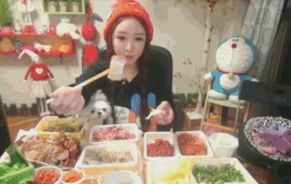 Новое увлечение Mok-bang, едят в прямом эфире в Южной Корее