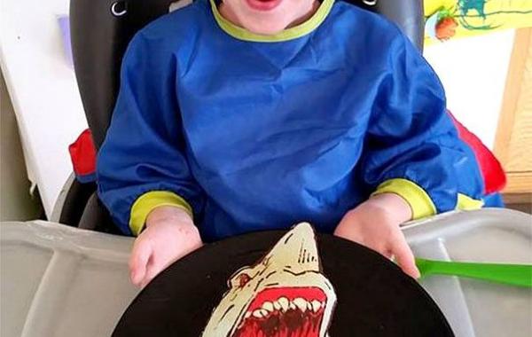 художественные блины, папа печёт фантастические блины