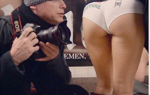 Девушки в трусах в городе и в метро