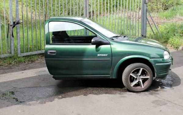 пилит вещи пополам и продает на eBay, пилит вещи пополам и продает на ибэй, муж развод распилил вещи пополам