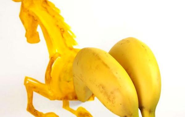 Кристоф Ниман, Christoph Niemann, художник завершает свои работы окружающими предметами