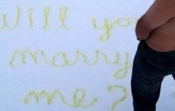 Самые странные и дурацкие предложения руки и сердца, какие себе можно только представить