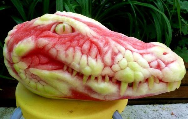 Потрясающие скульптуры из арбузов от Клайва Купера