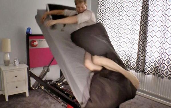 кровать будильник, эжекторная кровать, кровать будильник катапультирует, будильник выбросит из кровати