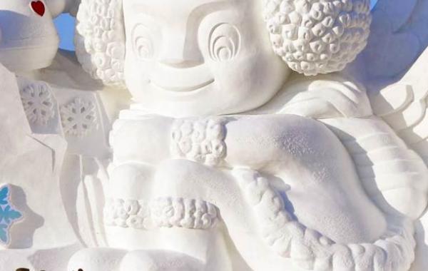 Потрясающие гигантские скульптуры на фестивале льда и снега в Харбине 2014