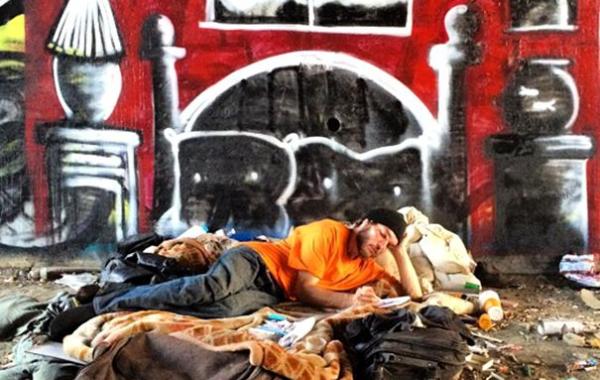 граффити в виде воображаемых домов для бездомных, Skid Robot 