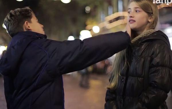 ударь её, Slap her, реакция мальчиков на просьбу ударить девочку