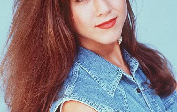 Как менялась Дженифер Энистон в течение своей карьеры начиная с 1990 года