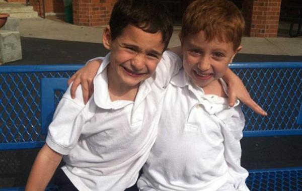 мальчик собрал 750 000 долларов на лечение лучшего друга, Dylan Siegel, Jonah Pournazarian, Chocolate bar