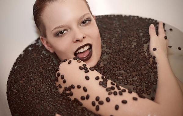 применение кофейной гущи, кофе антицеллюлитный скраб, куда деть кофейную гущу