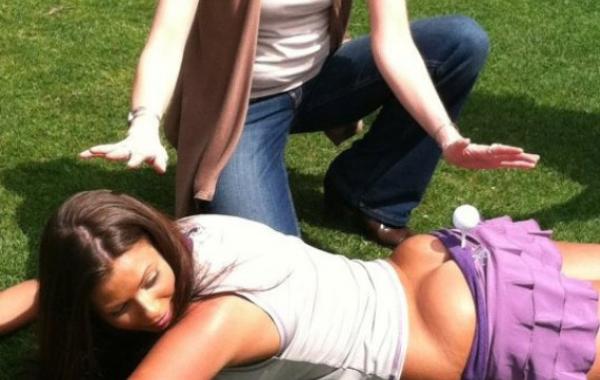 Playboy model Elizabeth Dickson,Элизабет Диксон судится с Playboy, 500 000$ за неудачную партию в гольф 