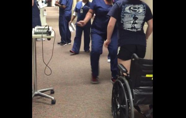 медсестра увидела как её неходячая пациентка встала на ноги, реакция медсестры 